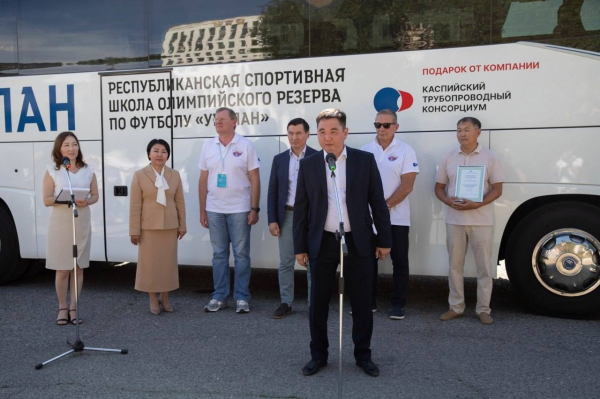 Состоялась торжественная передача автотранспорта спортивной школе по футболу «Уралан».